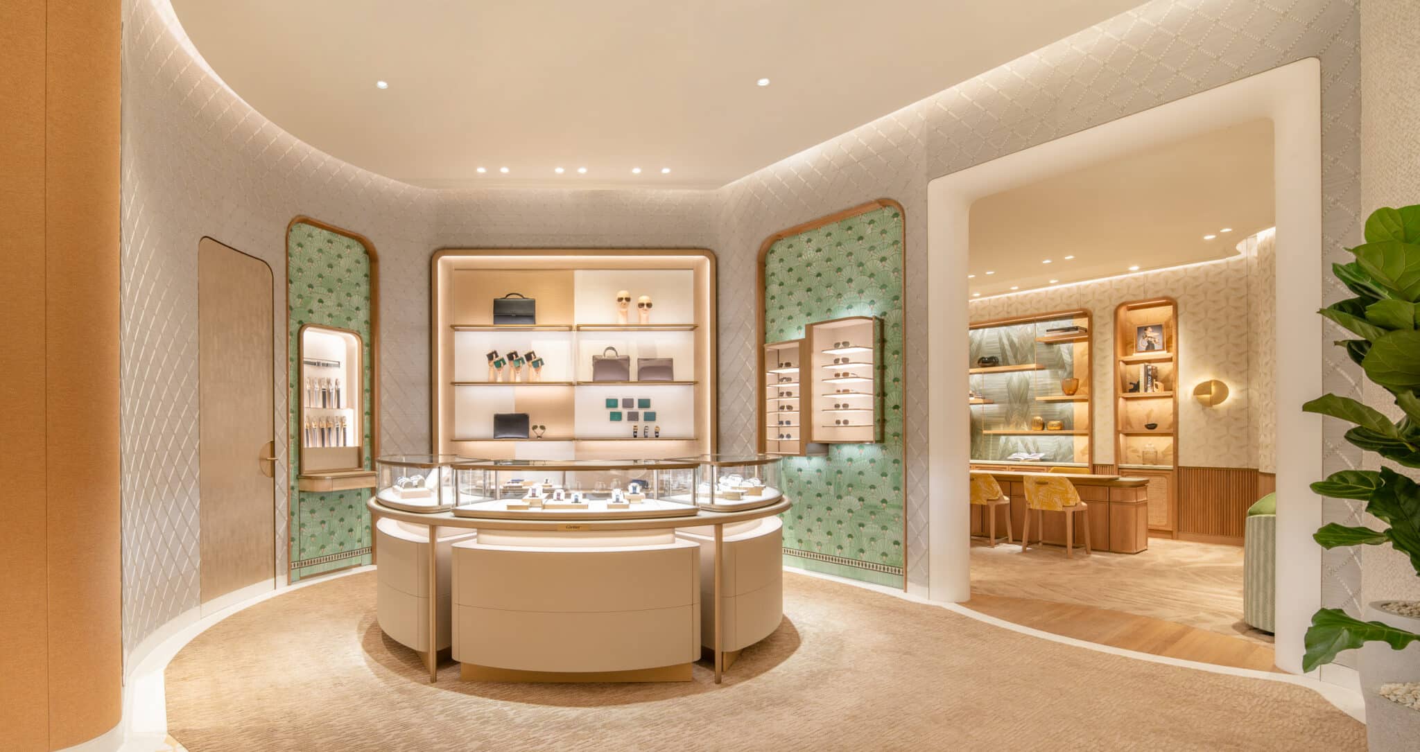 Le travail de Myriam Hubert dans une boutique Cartier