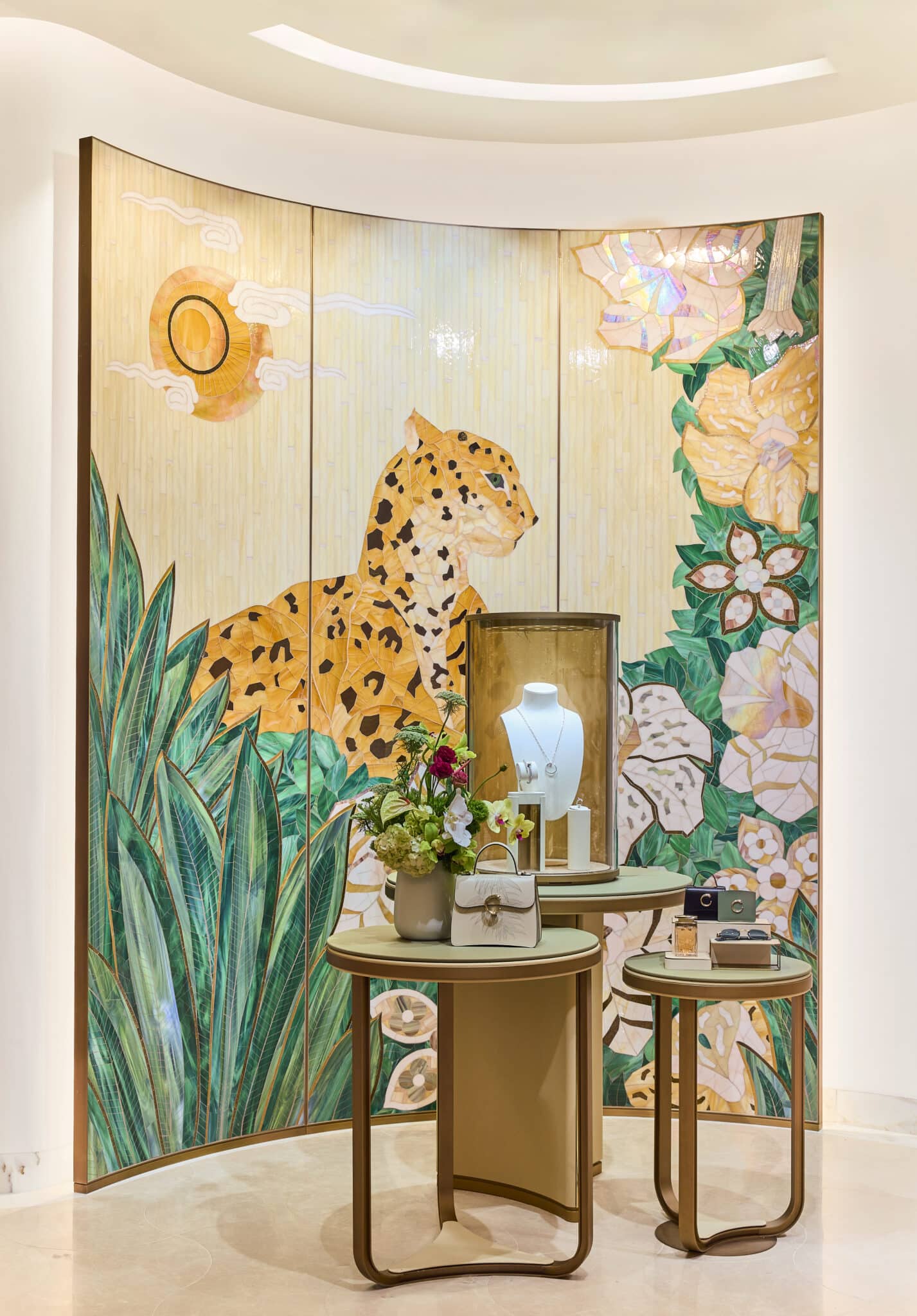 Le travail de Myriam Hubert exposé dans une boutique Cartier à Melbourne